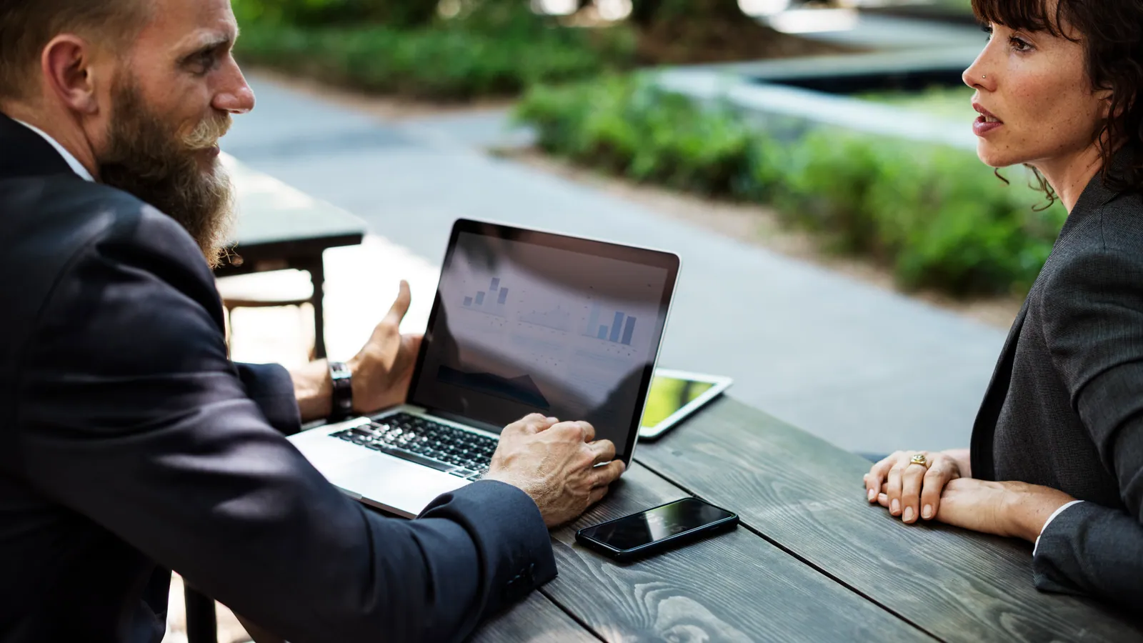 Choosing a minimum project setup based on skills, dependencies, capacity and risk
